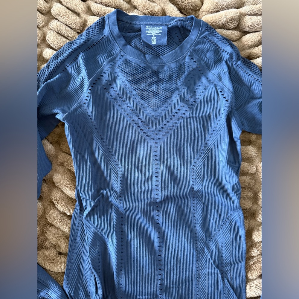 Athleta Oxygen Long Sleeve Top—size small